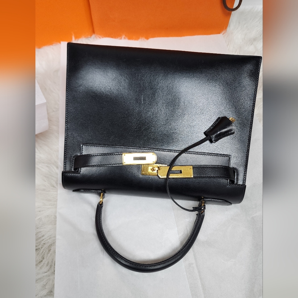 Hermès Kelly 28 in Black Box Leather with Gold Hardware - Picture 7 of 17